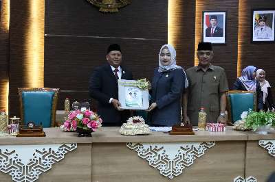 DPRD Batola Terima LKPJ Bupati Tahun Anggaran 2025