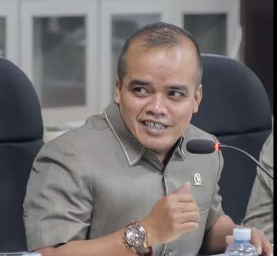 Adrizal Desak Pemerintah Pusat Turunkan Harga Tiket Pesawat ke Banjarmasin