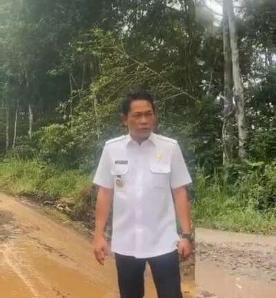 Tinjau Jalan Rusak Balangan-HSU, Abdul Hadi Targetkan Perbaikan Permanen