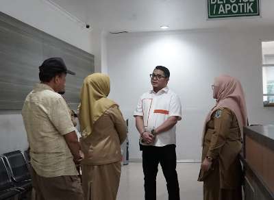 Ketua DPRD HSS Tinjau Pelayanan IGD dan Farmasi RSUD Brigjend Hasan Basry
