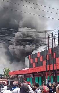 Gudang Mobil di Kisaran Terbakar, 19 Unit Hangus