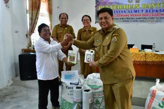 Pemkab Samosir Salurkan Bantuan Pertanian, Petani Mulai Rasakan Dampak Program Sumut Berkah