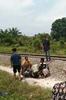 Pemotor Terserempet Kereta di Perlintasan Tanpa Palang, Pemuda Luka Parah
