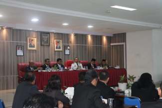 Pemkab Taput Gelar Coffee Morning Usai Upacara Otda : Bupati Tekankan Kinerja Nyata dan Inovasi ASN