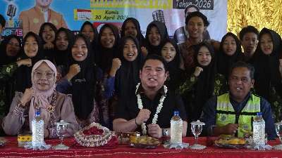 Ketua DPRD HSS Buka Pelatihan Jurnalistik “Go To School” di SMAN 1 Angkinang