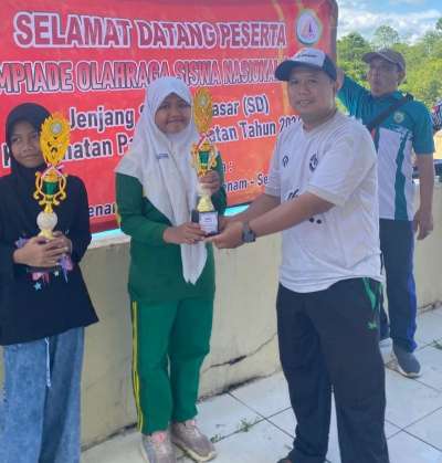 Aqila Clouvis Sabet Juara 1 Renang Putri di O2SN Tingkat Kecamatan