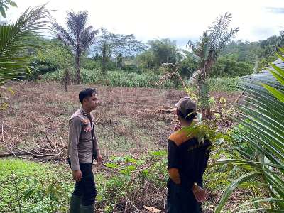 Dukung Program Asta Cita Presiden, Polsek Awayan Dorong Ketahanan Pangan Melalui Penanaman Jagung 