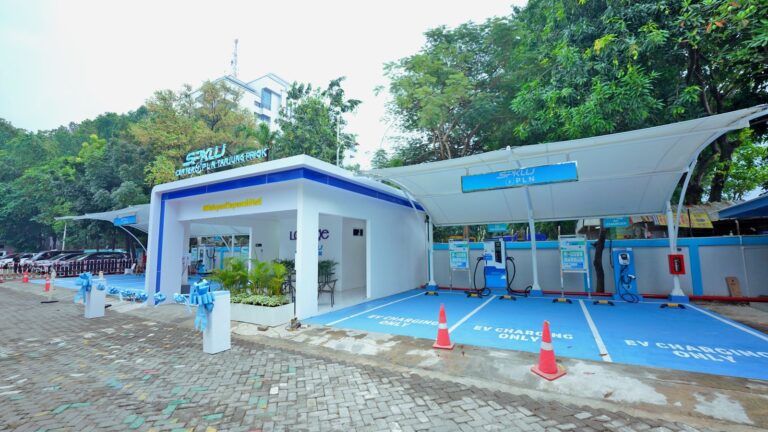 PLN Resmikan SPKLU Center ke-5 di Jakarta, Perluas Akses Pengisian Kendaraan Listrik di Tanjung Priok