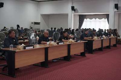 Tujuh Fraksi DPRD HSS Sampaikan Pandangan Umum Terhadap Dua Ranperda LKPj APBD 2025