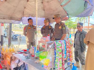 Satpol PP Balangan Gelar Edukasi Humanis di Pasar Adaro