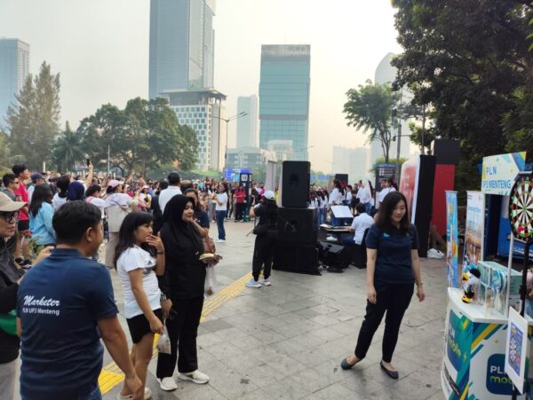 PLN Dekatkan Layanan ke Masyarakat, Promo Tambah Daya 50 Persen Ramaikan Car Free Day Jakarta