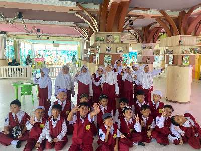 Siswa SDIT Permata Jannati Kunjungi Dispersip Kalsel