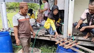 Akademisi ULM dan UNISM Lakukan Pengabdian Tenun di Desa
