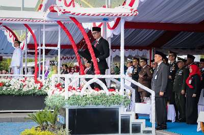 Bupati Andi Rudi Latif Pimpin Upacara HUT ke-81 RI