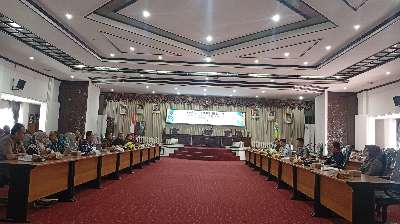 Komisi III DPRD HSS Bahas Ranperda Pajak dan Retribusi Daerah
