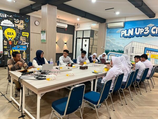 Dekatkan Generasi Muda dengan Dunia Energi, PLN Buka Ruang Belajar Kelistrikan bagi Siswa SMA Dian Didaktika