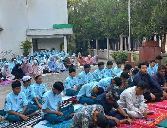 SMK Unggulan Husada Banjarmasin Gelar Salat Istisqa