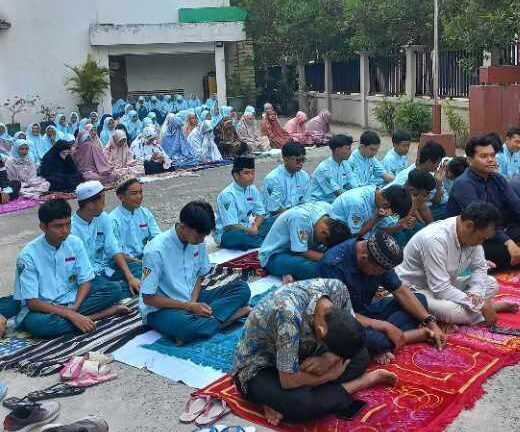 SMK Unggulan Husada Banjarmasin Gelar Salat Istisqa