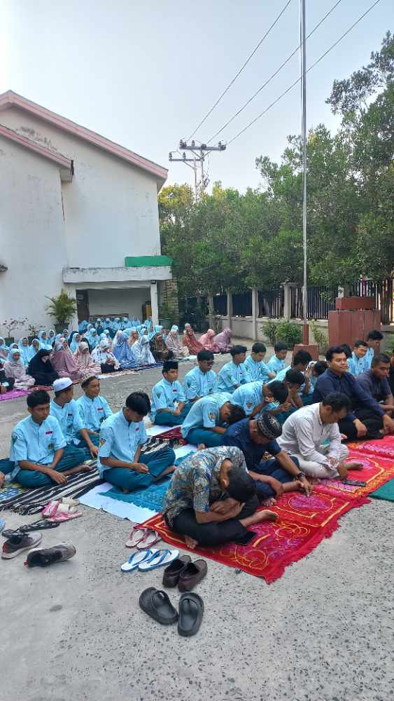 SMK Unggulan Husada Banjarmasin Gelar Salat Istisqa