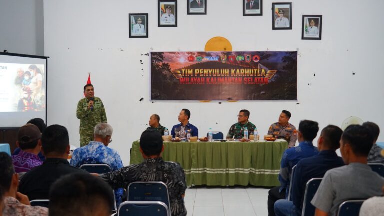 Satgas Karhutla Mabes TNI Edukasi Warga Angsana Tanah Bumbu
