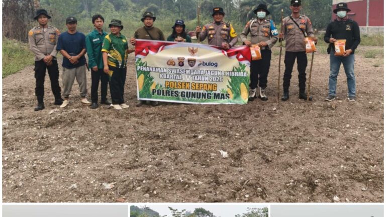 Polsek Tewah Bersama TNI dan Damkar Salurkan Air Bersih