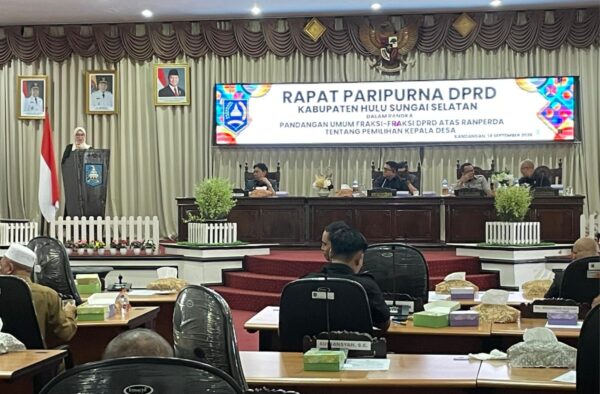 Fraksi DPRD HSS Sampaikan Pandangan Umum Ranperda Pilkades