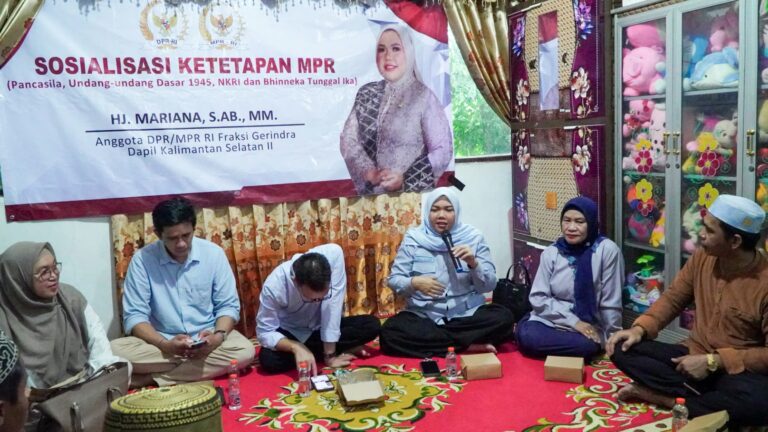 Hj Mariana Sosialisasi Empat Pilar di Bajuin Tanah Laut
