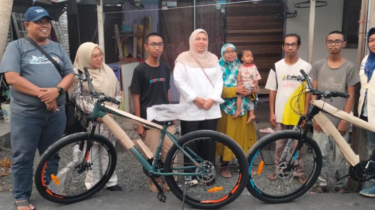 Mariana Abidin Bantu Dua Bersaudara Putus Sekolah