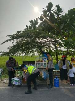 Jalan Viral di Asahan Jadi Magnet Wisata, Pemcam Rawang Panca Arga Tertibkan Pedagang