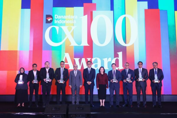 Transformasi Berorientasi Pelanggan, PLN Raih Sector Champion dan Runner Up BUMN Layanan Terbaik Danantara Indonesia CX100 Award 2026