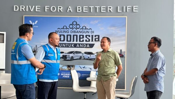 PLN Alirkan Listrik 865 kVA untuk Tiga SPKLU Ultrafast Charging Wuling Arista Ciledug